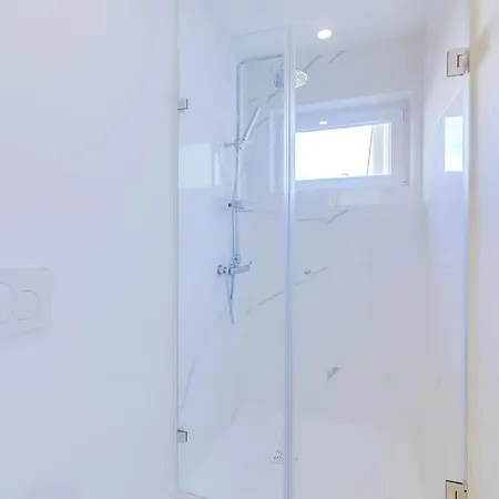 Apartament Graceful 202 *